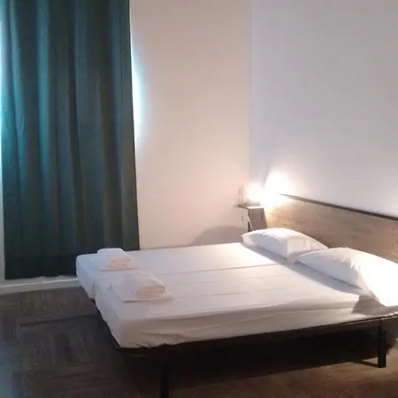 بيت شباب The Market *